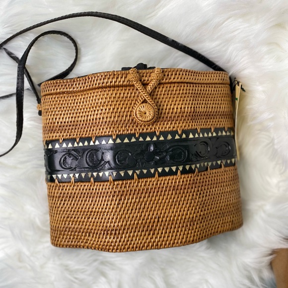 NWT DEWI hand Woven Rattan Carved Wood Balinese Tote Bag Handbag - Picture 3 of 11